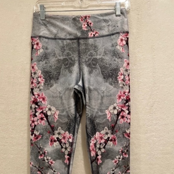 SALE!  4 Pairs!  Evolution and Creation Women's Workout/Yoga Leggings - Picture 5 of 12